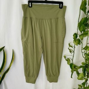 Athleta | Salutation Cropped Jogger Pants